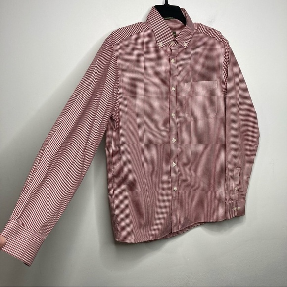 Eddie Bauer wrinkle resistant relaxed fit button down shirt size medium - Picture 2 of 6